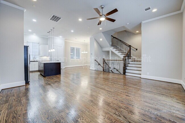 Building Photo - 253 W 27th St