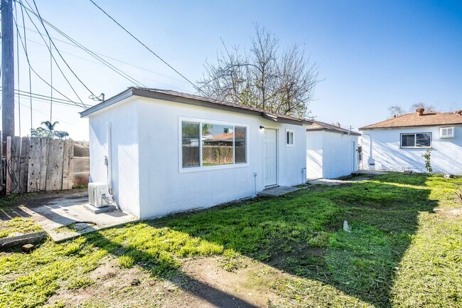 Building Photo - 312 S Myrtle St