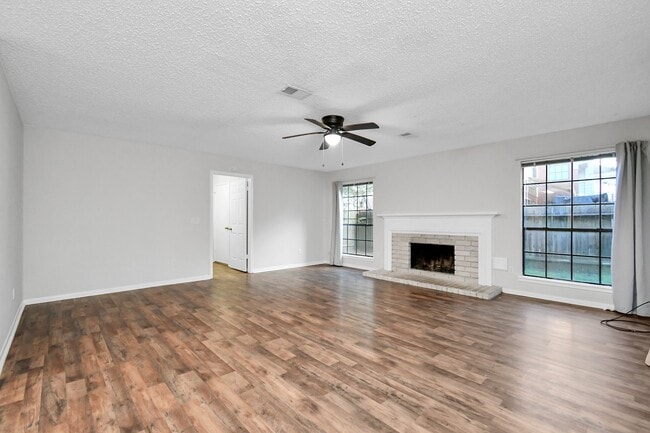 Building Photo - 8823 High Haven Dr
