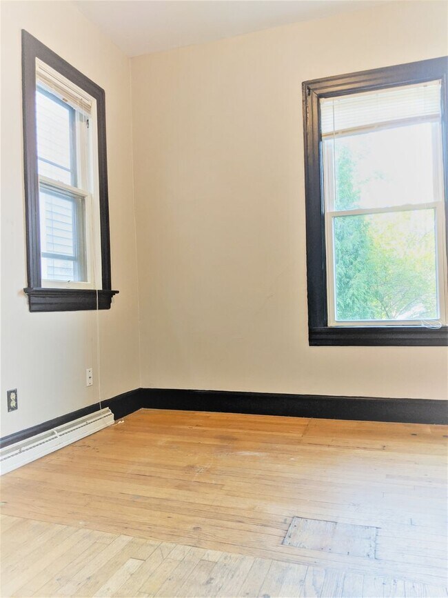 Building Photo - KK - 3205/07 N Bartlett