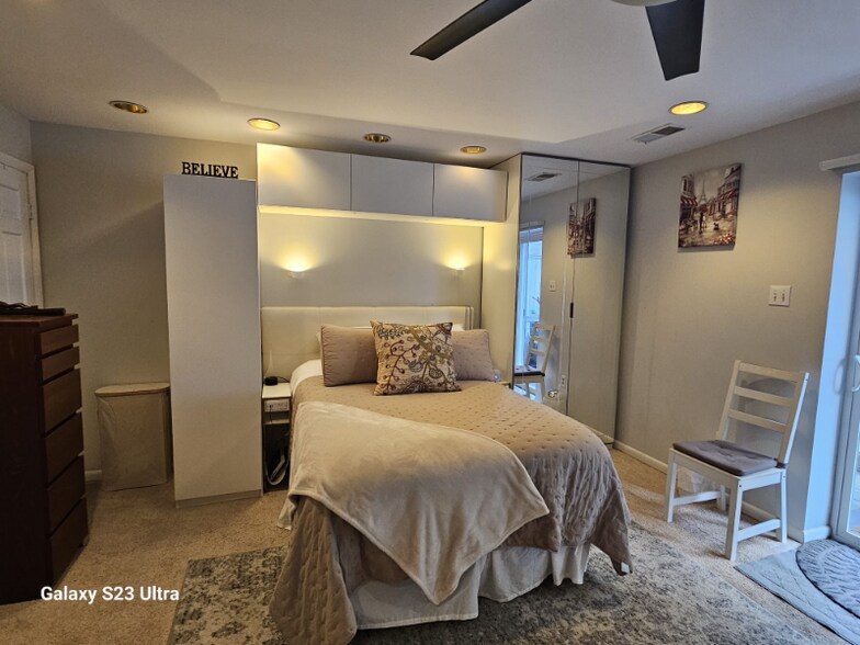 Primary Photo - 6360 Silver Ridge Cir