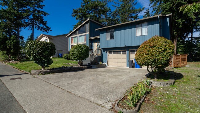 Building Photo - 3 Bed 2.5 Bath Home