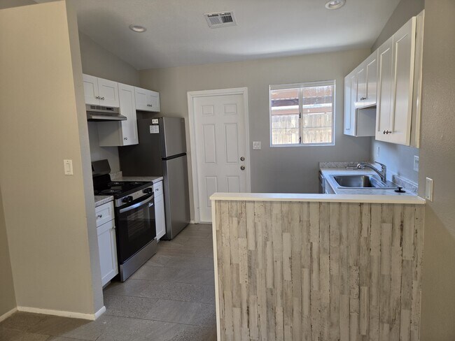 Building Photo - 6245 E Glencove Cir