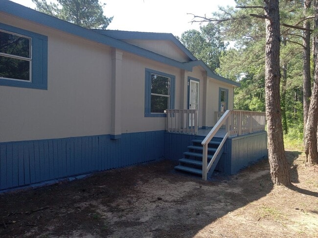 Building Photo - Be part of this cozy community at Roy Harris Loop