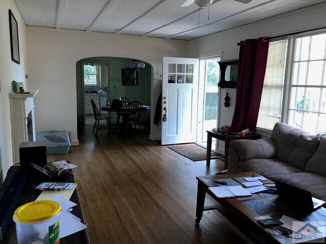 Building Photo - 180 Pinecrest Dr