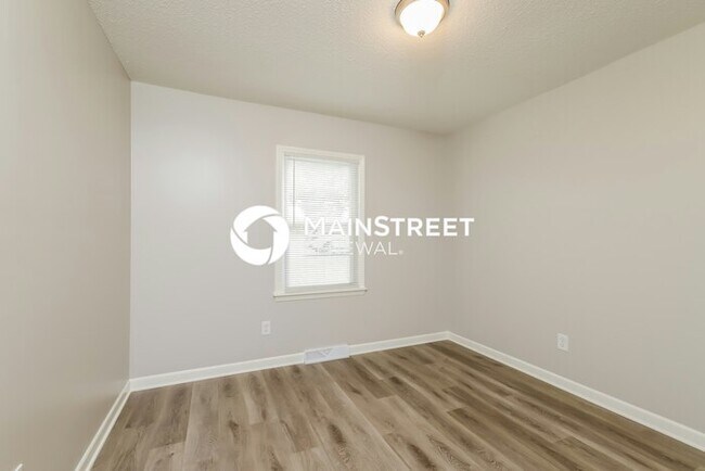 Building Photo - 3 Bedroom Pet-Friendly Home in HIGH POINT,...