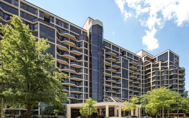 Building Photo - 1530 Key Blvd