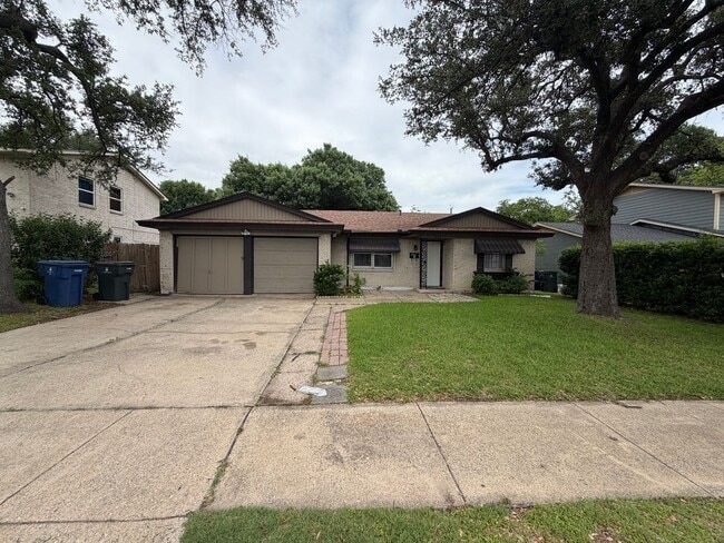 Building Photo - Experience the ultimate comfort of living in a 3-bedroom single-family home today!