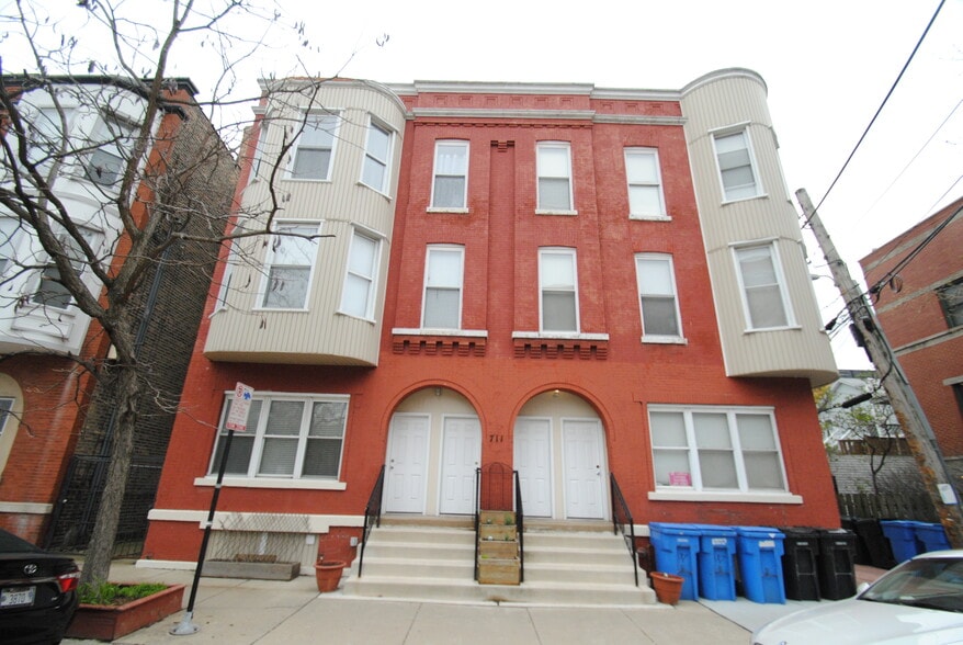 Primary Photo - 711 N Hoyne Ave
