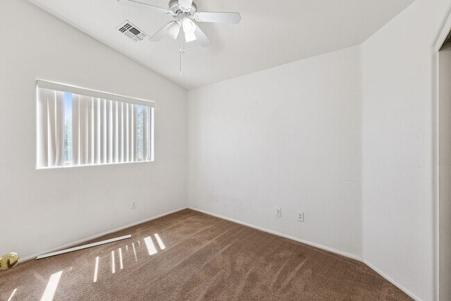 Building Photo - Spacious 2 Story 4 Bedroom 2.5 Bath Home Located in Circle Cross Ranch!