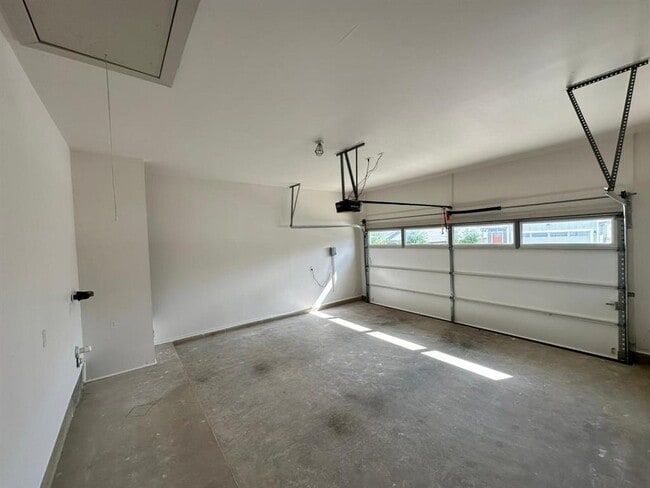 Building Photo - 113 Merrick Rd