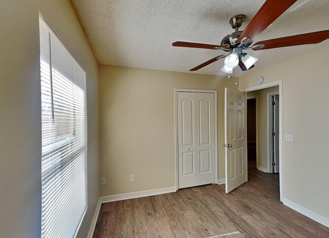 Building Photo - 3651 SW Voyager St