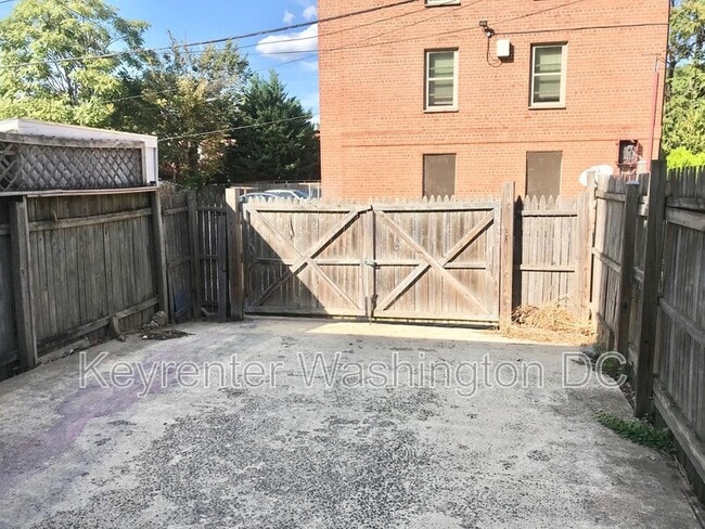 Building Photo - 107 P St NW