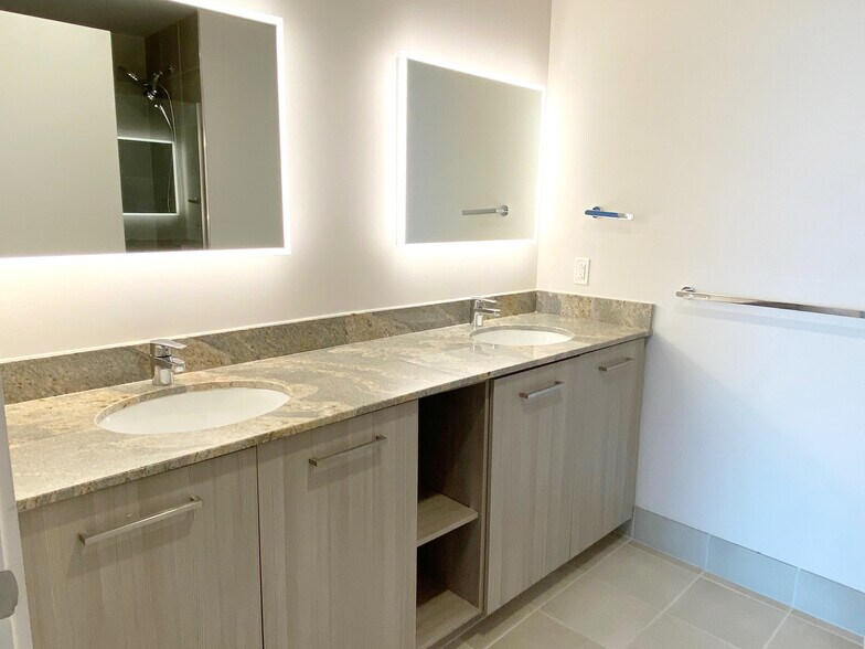 4301 Primary Bath - 515 Church St