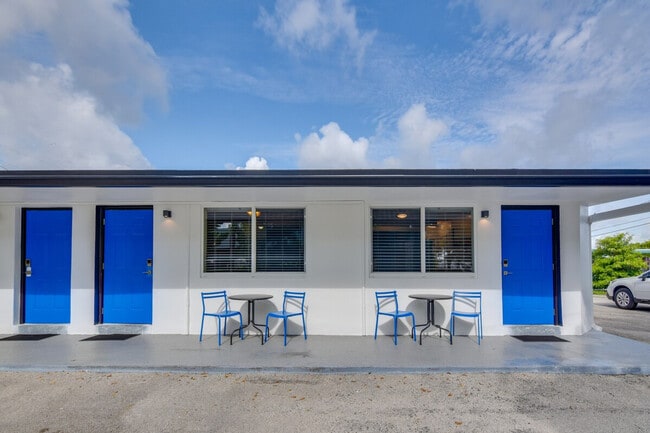 Building Photo - 412 NE 4th Ave