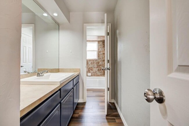 Building Photo - 1011 W Gemini Rd