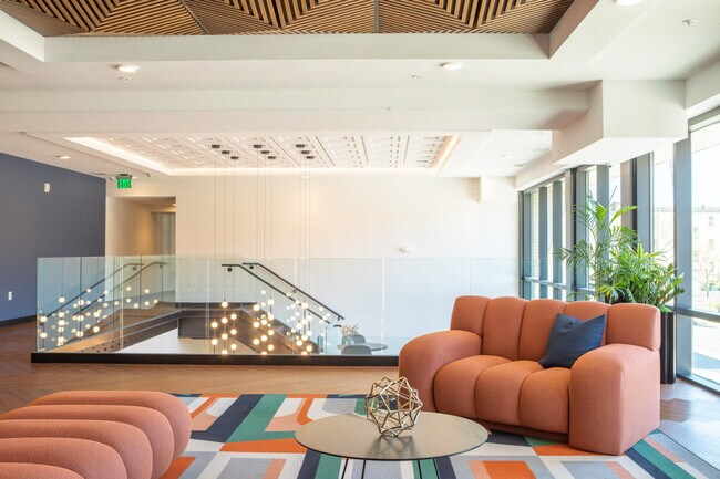 Building Photo - 1237 N Van Buren St