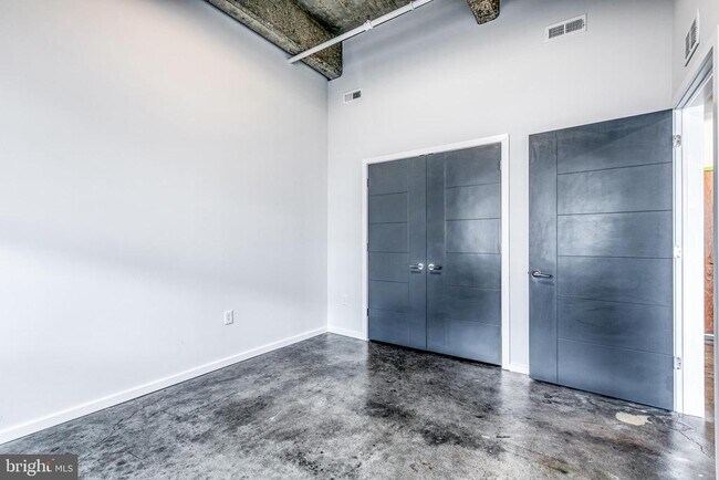 Building Photo - 4800 Brown St