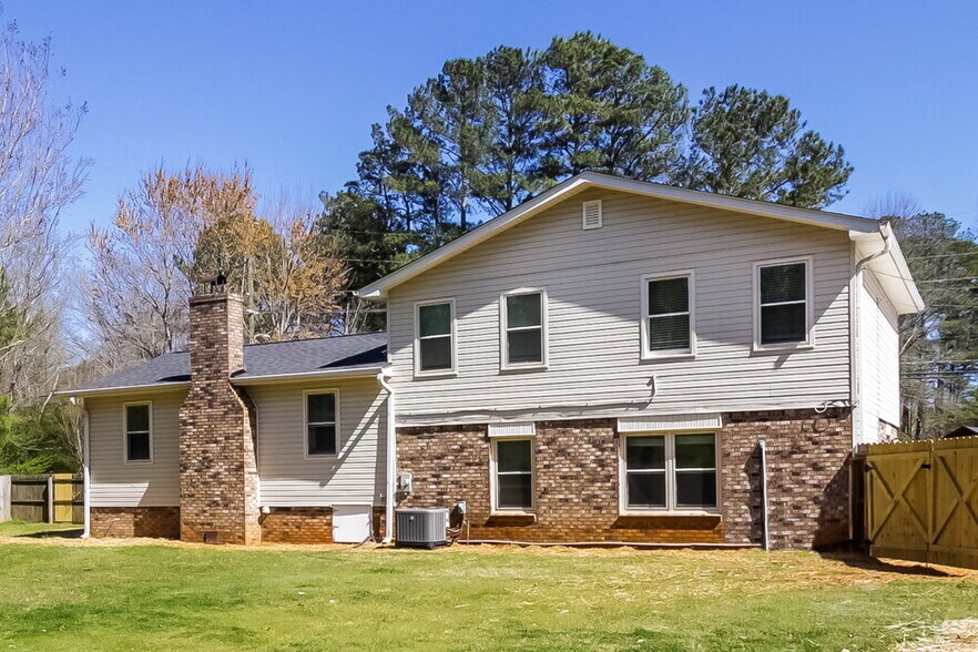 Building Photo - 35 Pine Grove Rd