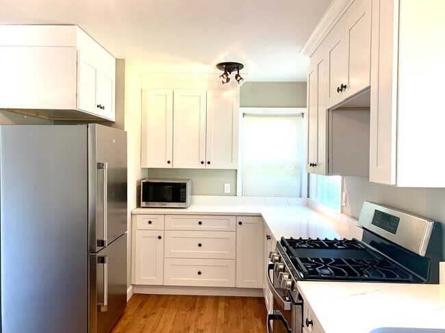 Building Photo - 60 Ramona Ct