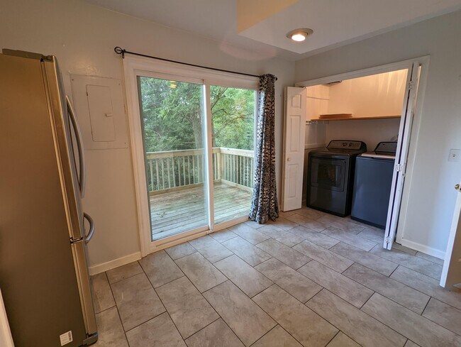 Building Photo - 215 Hickory Forge Dr