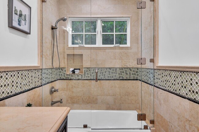 Building Photo - GORGEOUS 7 BED 6.5 BATH FOR LEASE IN BEVER...
