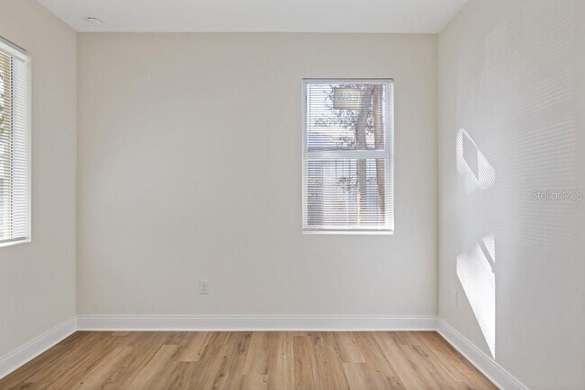 Building Photo - 4206 N Manhattan Ave