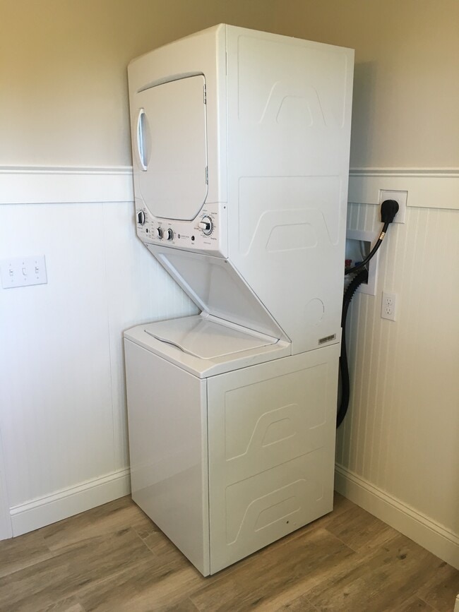 Building Photo - 7 Herbert Dr