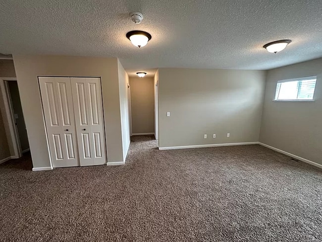 Building Photo - Gorgeous 5 Bedroom, 3.5 Bath Single Family...