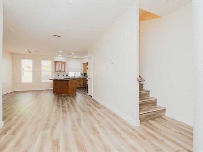 Building Photo - 3 Bedroom, 2.5 Bath CATALINA MOUNTAIN VIEWS! ROOF TOP CABANA!!