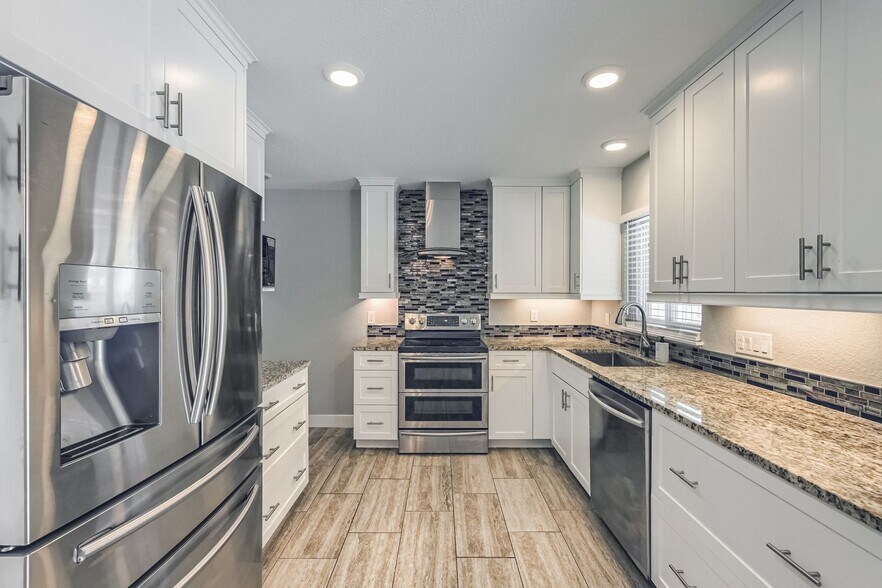 Building Photo - 6358 Brooks Dr