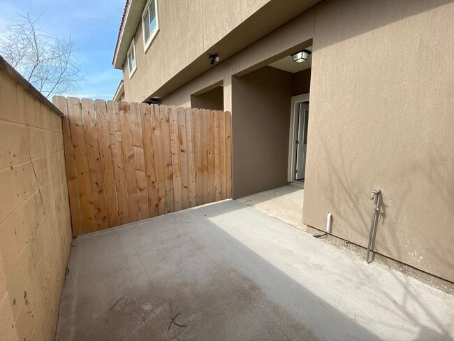 Building Photo - Beautiful Townhome 3bed/2.5 bath (Jackson ...