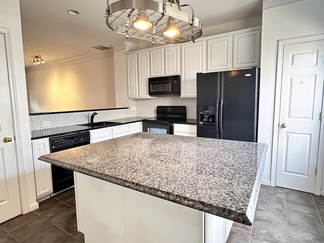 Building Photo - 307 Savoy Ct