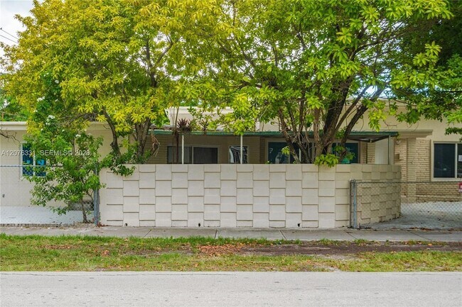 Building Photo - 1701 NW 19th Ave