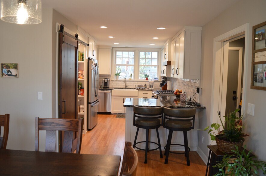 Building Photo - 4145 Hiawatha Dr