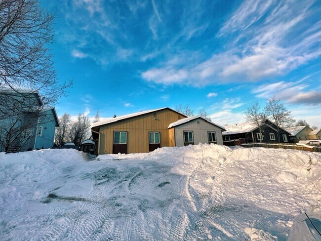 Building Photo - South Anchorage Home with Fenced in Yard & In Unit Laundry