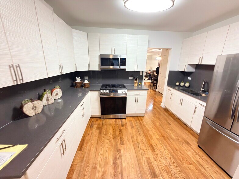 Building Photo - 2922 N Rockwell St