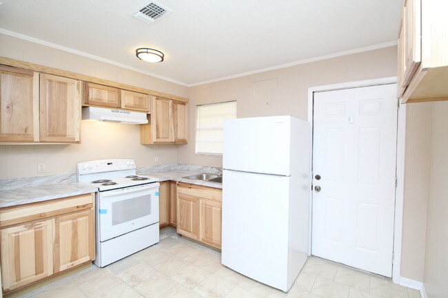 Building Photo - Updated 2-Bedroom Unit in Milton – Conveni...