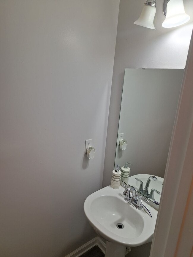 Building Photo - Wonderful Four Bedroom Home Located in Nor...