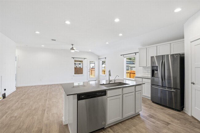 Building Photo - 14251 Big Bnd Dr