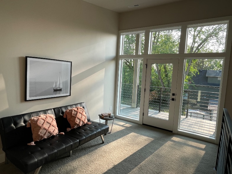 Building Photo - 2705 W Woodlawn Ave