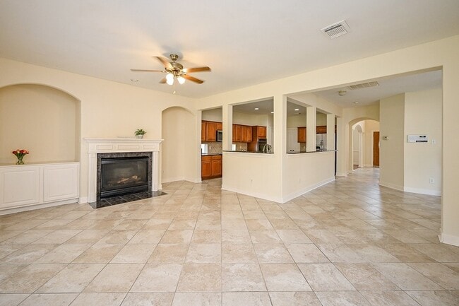 Building Photo - 1547 Lakeside Enclave Dr