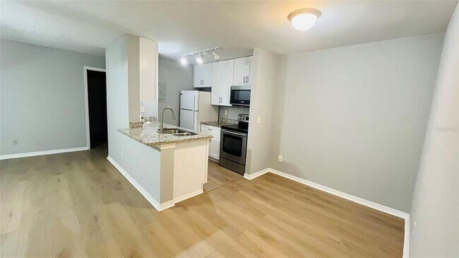 Building Photo - 6064 Westgate Dr