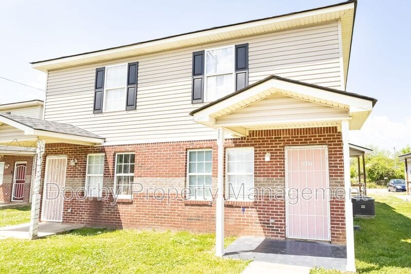 Building Photo - 3627 6th Ave