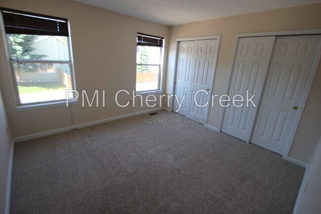 Building Photo - 9800 Foxhill Cir
