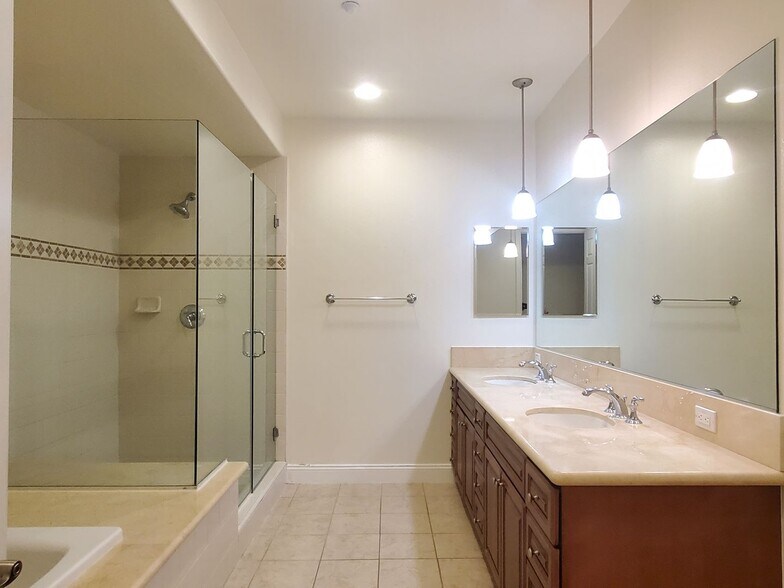 Building Photo - 2881 Meridian Ave