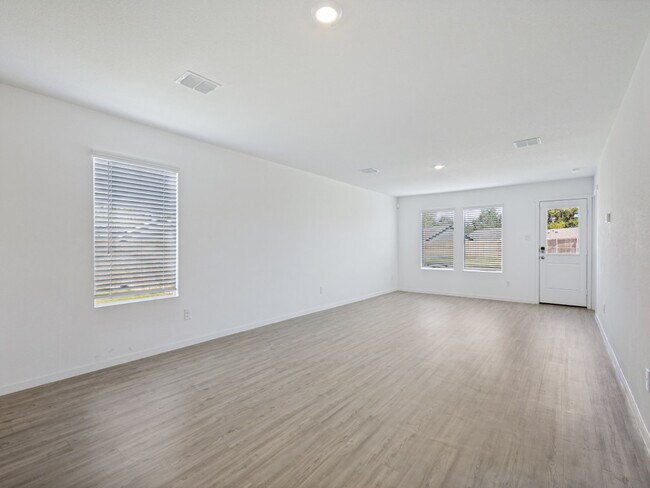 Building Photo - 6736 Bramblewood Dr
