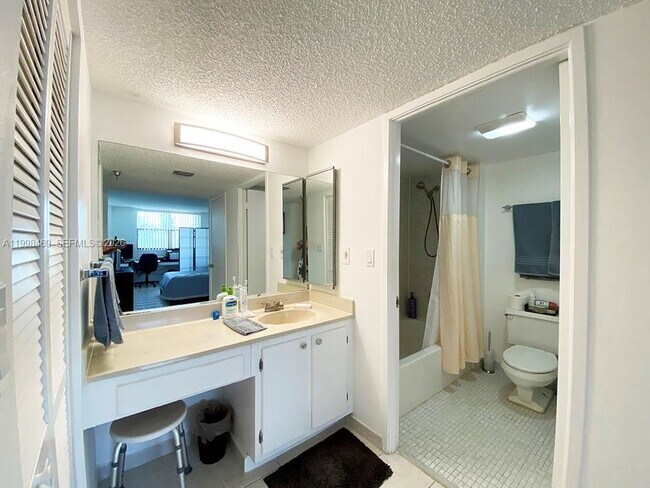 Building Photo - 290 174th St St