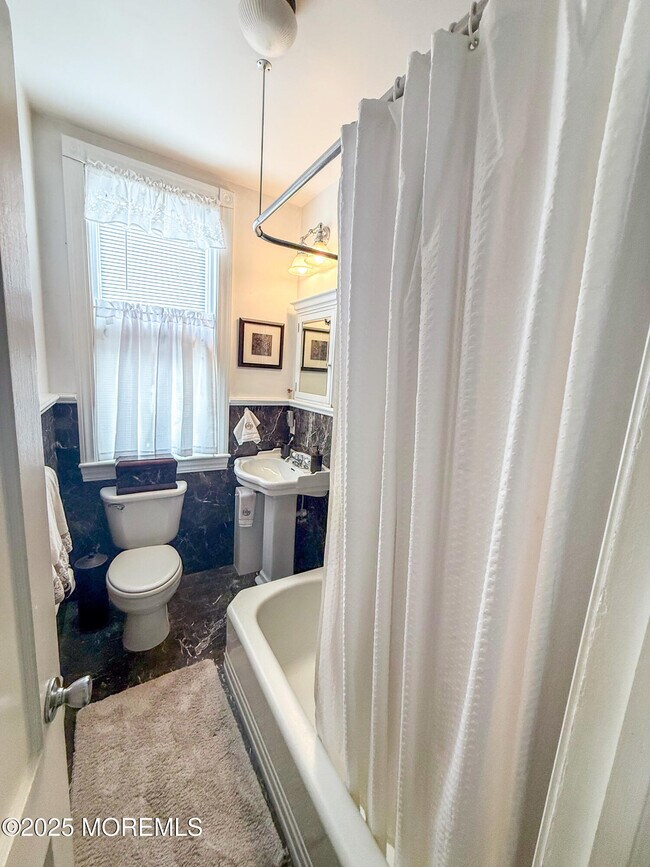 Building Photo - 47 Burlington Ave