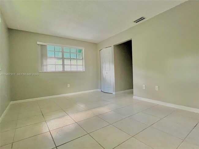 Building Photo - 5150 Lake Loop Rd